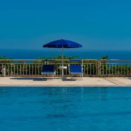 Isabella Apartahotel